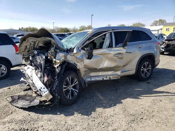 5TDKKRFH4GS140256 2016 TOYOTA HIGHLANDER - Image 1
