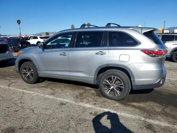 5TDKKRFH4GS143268 2016 TOYOTA HIGHLANDER - Image 2
