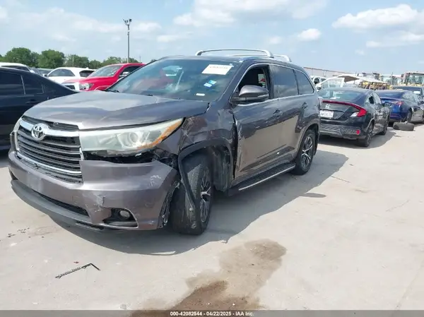 5TDKKRFH4GS157168 2016 TOYOTA HIGHLANDER - Image 2