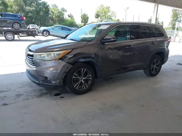 5TDKKRFH4GS159230 2016 TOYOTA HIGHLANDER - Image 2
