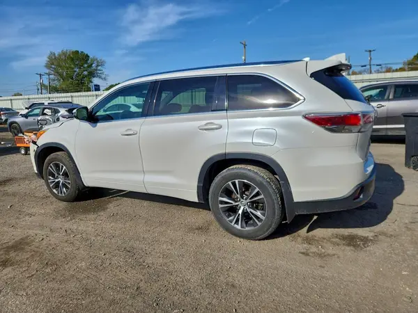 5TDKKRFH4GS159843 2016 TOYOTA HIGHLANDER - Image 2