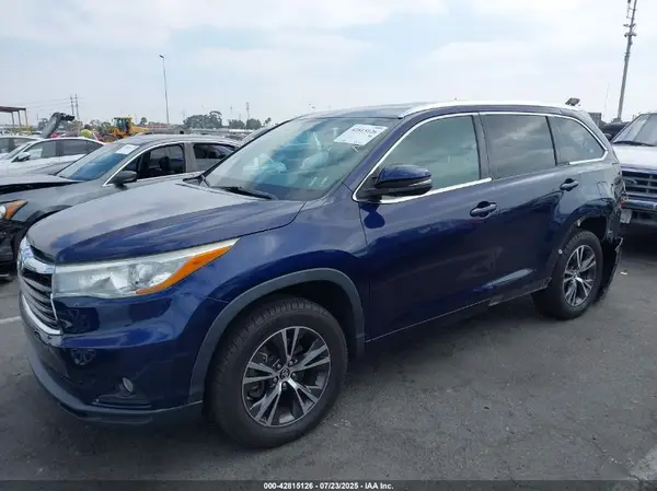 5TDKKRFH4GS159857 2016 TOYOTA HIGHLANDER - Image 2