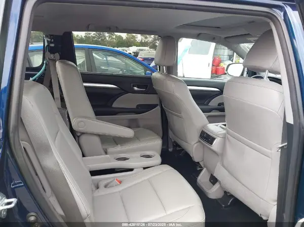 5TDKKRFH4GS159857 2016 TOYOTA HIGHLANDER - Image 8