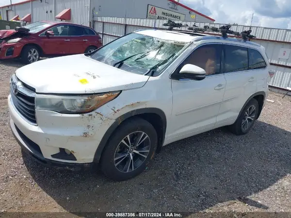 5TDKKRFH4GS159986 2016 TOYOTA HIGHLANDER - Image 2