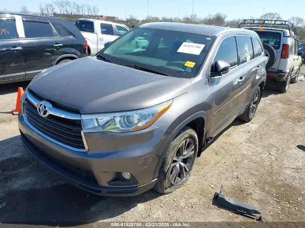 5TDKKRFH4GS164038 2016 TOYOTA HIGHLANDER - Image 2