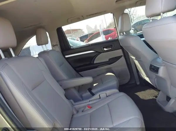 5TDKKRFH4GS164038 2016 TOYOTA HIGHLANDER - Image 8
