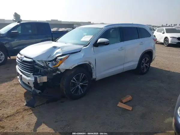 5TDKKRFH4GS165769 2016 TOYOTA HIGHLANDER - Image 2