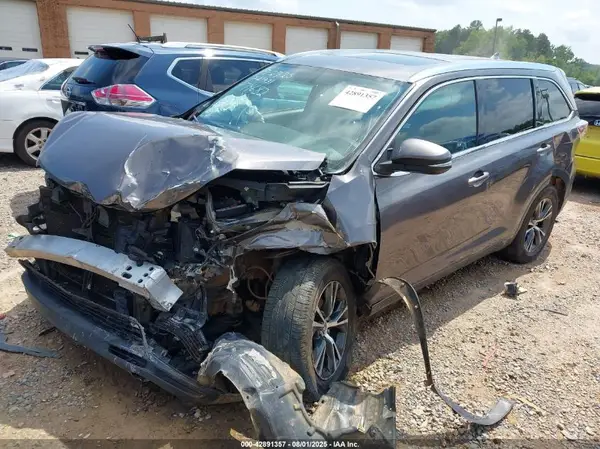 5TDKKRFH4GS174682 2016 TOYOTA HIGHLANDER - Image 2