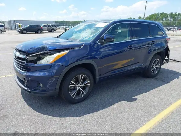 5TDKKRFH4GS175976 2016 TOYOTA HIGHLANDER - Image 2