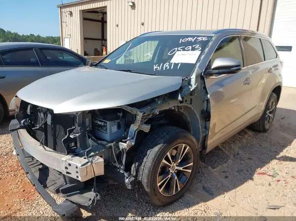 5TDKKRFH4GS500593 2016 TOYOTA HIGHLANDER - Image 2