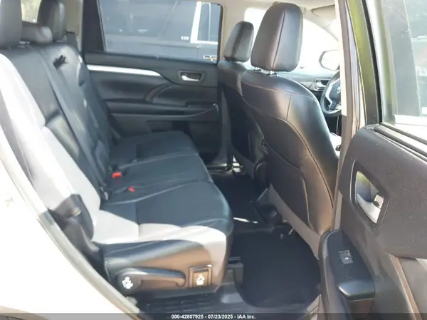 5TDKKRFH4GS500593 2016 TOYOTA HIGHLANDER - Image 8