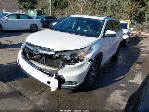 5TDKKRFH4GS502702 2016 TOYOTA HIGHLANDER - Image 2