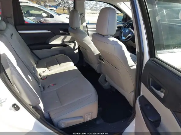 5TDKKRFH4GS502702 2016 TOYOTA HIGHLANDER - Image 8
