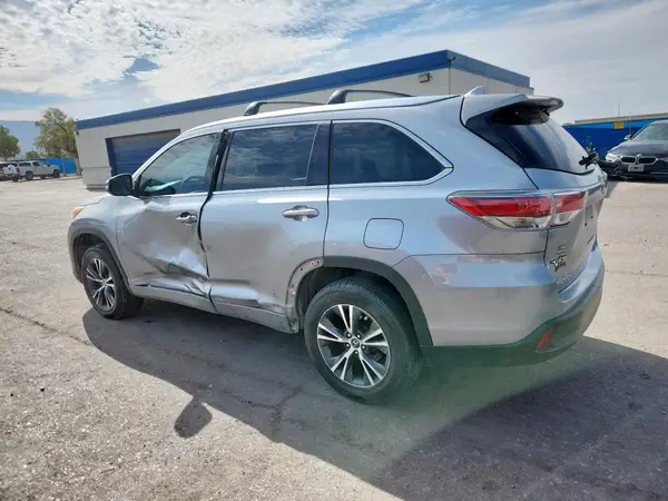 5TDKKRFH4GS503087 2016 TOYOTA HIGHLANDER - Image 2