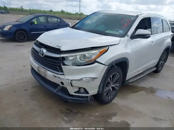 5TDKKRFH5GS123224 2016 TOYOTA HIGHLANDER - Image 2