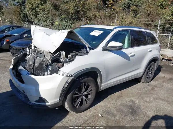 5TDKKRFH5GS129332 2016 TOYOTA HIGHLANDER - Image 2