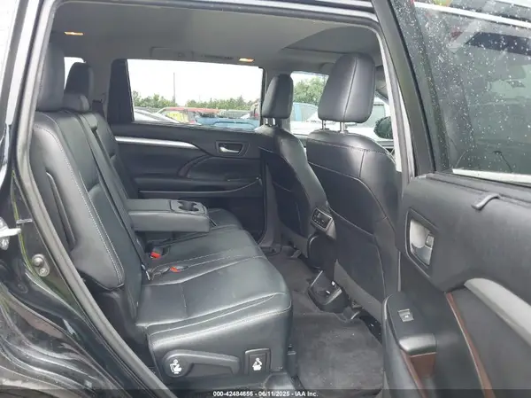 5TDKKRFH5GS132859 2016 TOYOTA HIGHLANDER - Image 8