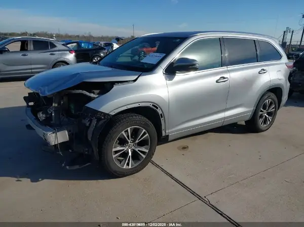 5TDKKRFH5GS136586 2016 TOYOTA HIGHLANDER - Image 2