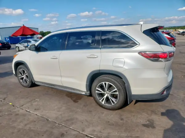 5TDKKRFH5GS165862 2016 TOYOTA HIGHLANDER - Image 2