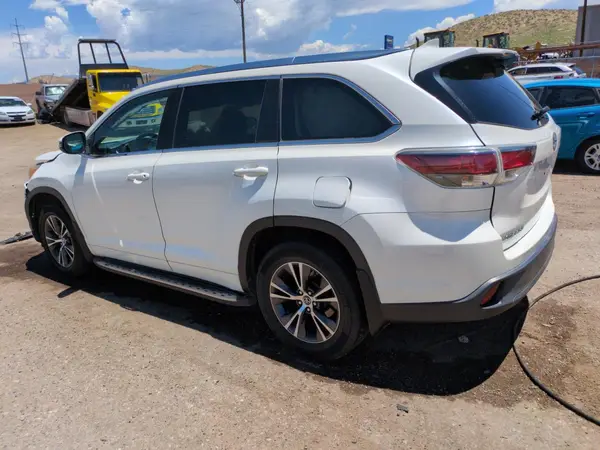 5TDKKRFH5GS170530 2016 TOYOTA HIGHLANDER - Image 2