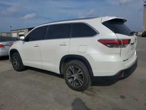 5TDKKRFH5GS174030 2016 TOYOTA HIGHLANDER - Image 2