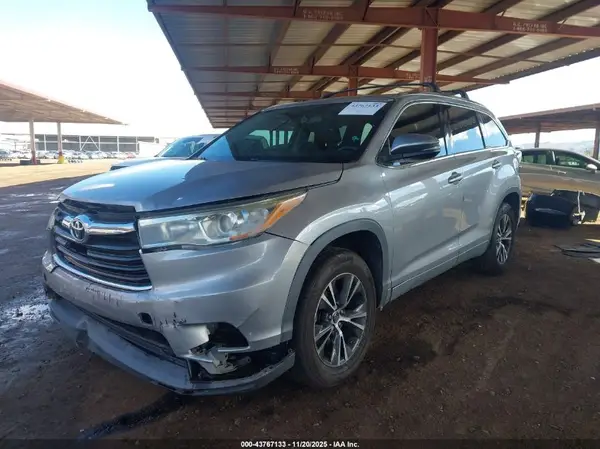 5TDKKRFH5GS175534 2016 TOYOTA HIGHLANDER - Image 2