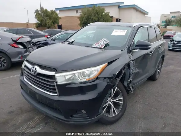 5TDKKRFH5GS175887 2016 TOYOTA HIGHLANDER - Image 2