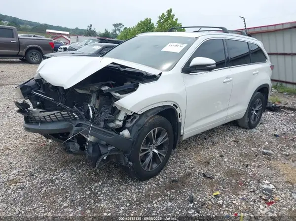 5TDKKRFH5GS184668 2016 TOYOTA HIGHLANDER - Image 2