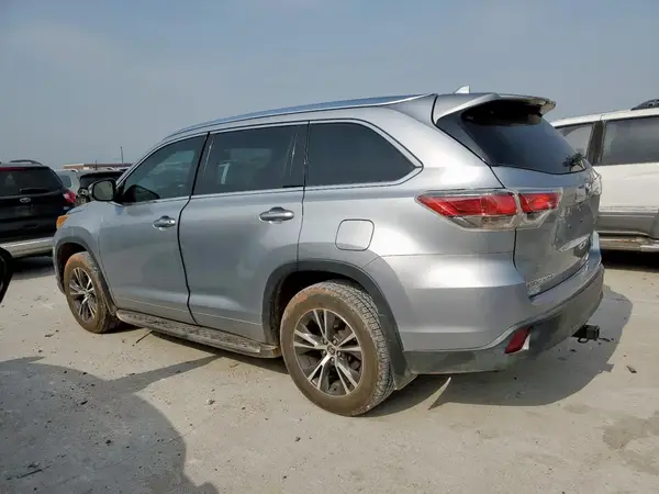 5TDKKRFH5GS500389 2016 TOYOTA HIGHLANDER - Image 2