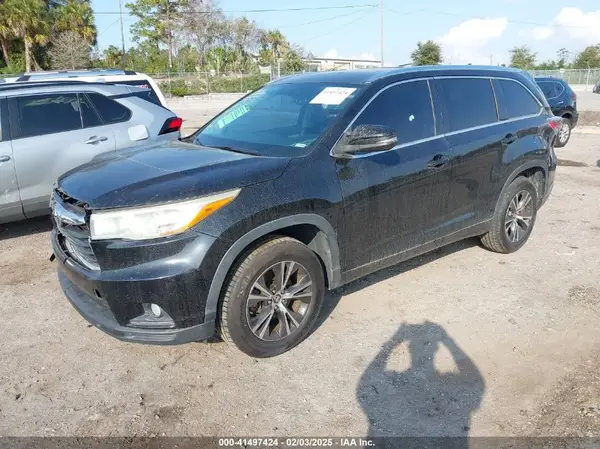5TDKKRFH5GS500814 2016 TOYOTA HIGHLANDER - Image 2