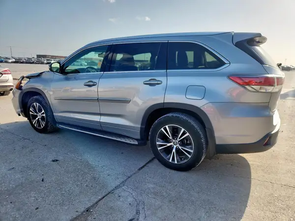 5TDKKRFH5GS502112 2016 TOYOTA HIGHLANDER - Image 2