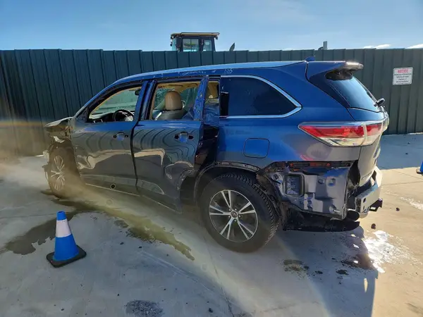 5TDKKRFH5GS502692 2016 TOYOTA HIGHLANDER - Image 2