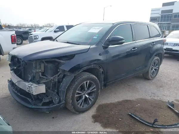5TDKKRFH5GS504748 2016 TOYOTA HIGHLANDER - Image 2