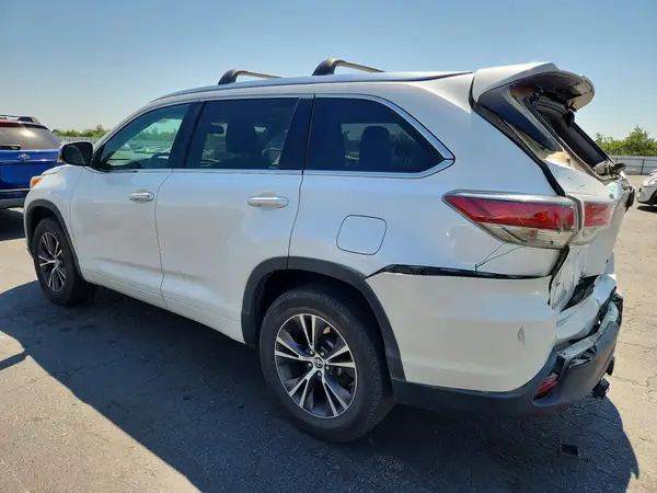 5TDKKRFH6GS126049 2016 TOYOTA HIGHLANDER - Image 2