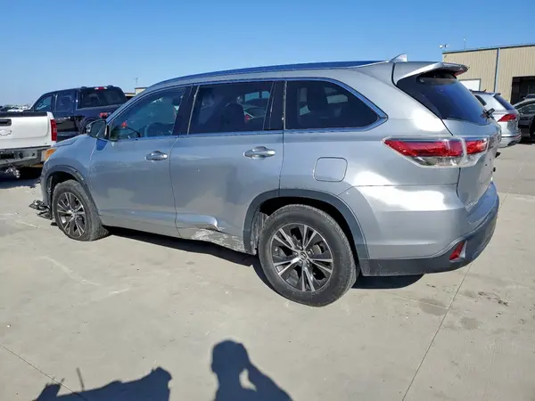 5TDKKRFH6GS130621 2016 TOYOTA HIGHLANDER - Image 2