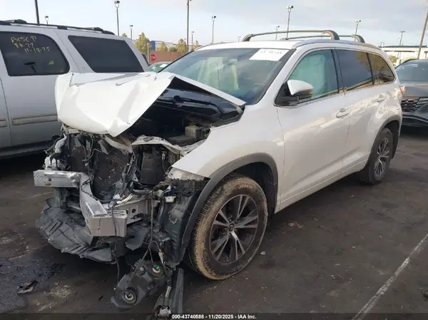 5TDKKRFH6GS161724 2016 TOYOTA HIGHLANDER - Image 2