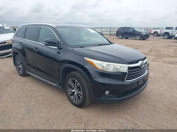 5TDKKRFH6GS500093 2016 TOYOTA HIGHLANDER - Image 1