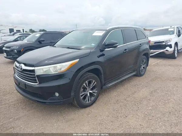 5TDKKRFH6GS500093 2016 TOYOTA HIGHLANDER - Image 2