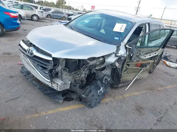 5TDKKRFH6GS500532 2016 TOYOTA HIGHLANDER - Image 2