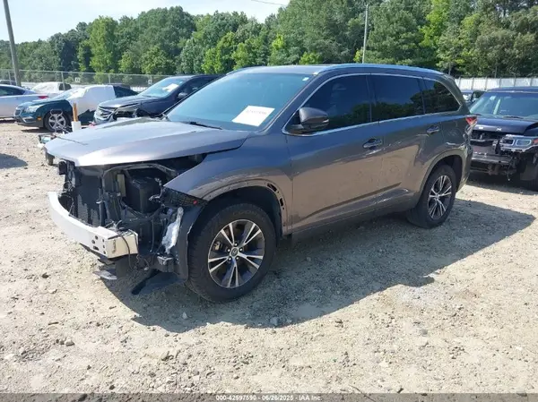5TDKKRFH6GS502670 2016 TOYOTA HIGHLANDER - Image 2