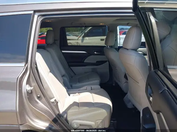 5TDKKRFH6GS502670 2016 TOYOTA HIGHLANDER - Image 8