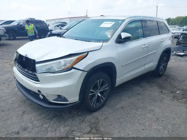 5TDKKRFH7GS122432 2016 TOYOTA HIGHLANDER - Image 2