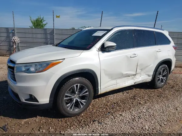 5TDKKRFH7GS126660 2016 TOYOTA HIGHLANDER - Image 2