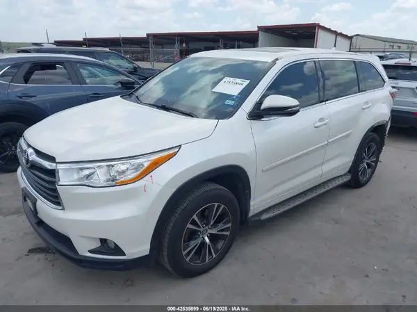 5TDKKRFH7GS141692 2016 TOYOTA HIGHLANDER - Image 2