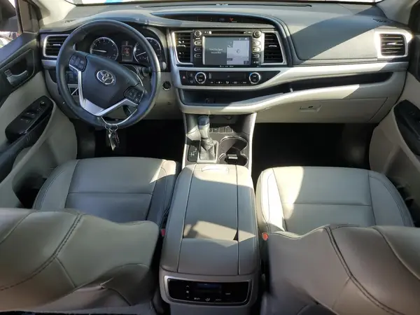 5TDKKRFH7GS141952 2016 TOYOTA HIGHLANDER - Image 8