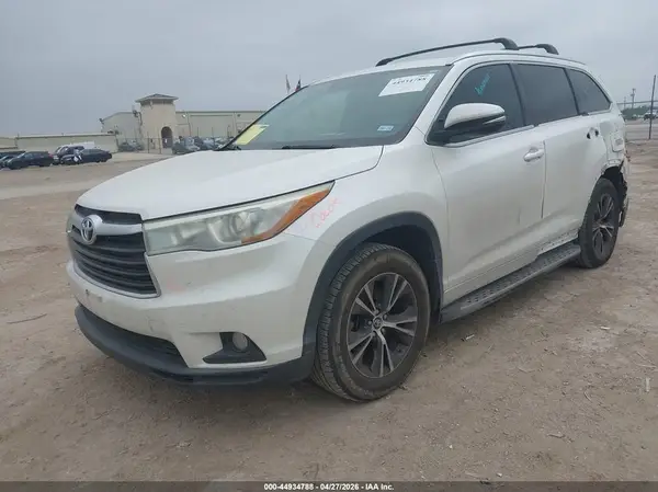 5TDKKRFH7GS141966 2016 TOYOTA HIGHLANDER - Image 2
