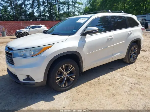 5TDKKRFH7GS144768 2016 TOYOTA HIGHLANDER - Image 2