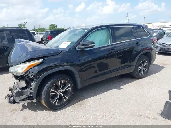 5TDKKRFH7GS147444 2016 TOYOTA HIGHLANDER - Image 2