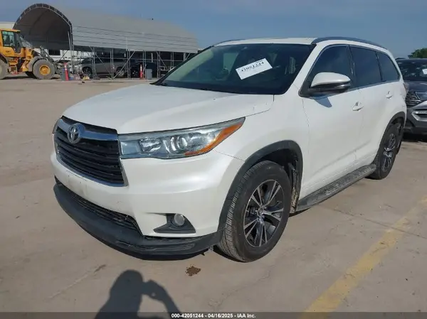 5TDKKRFH7GS163157 2016 TOYOTA HIGHLANDER - Image 2