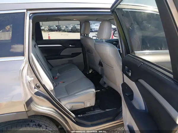 5TDKKRFH7GS164714 2016 TOYOTA HIGHLANDER - Image 8